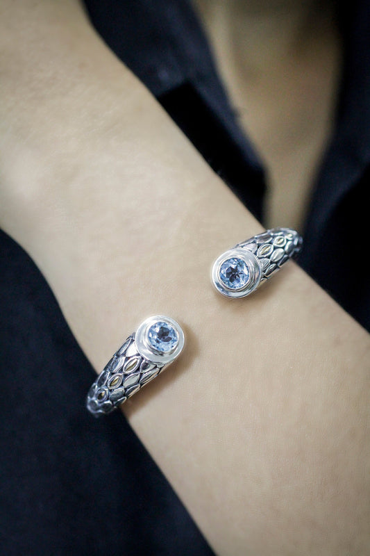 hinged bangle 925 sterling silver with genuine blue topaz decorated with 18K gold accent and snake skin pattern