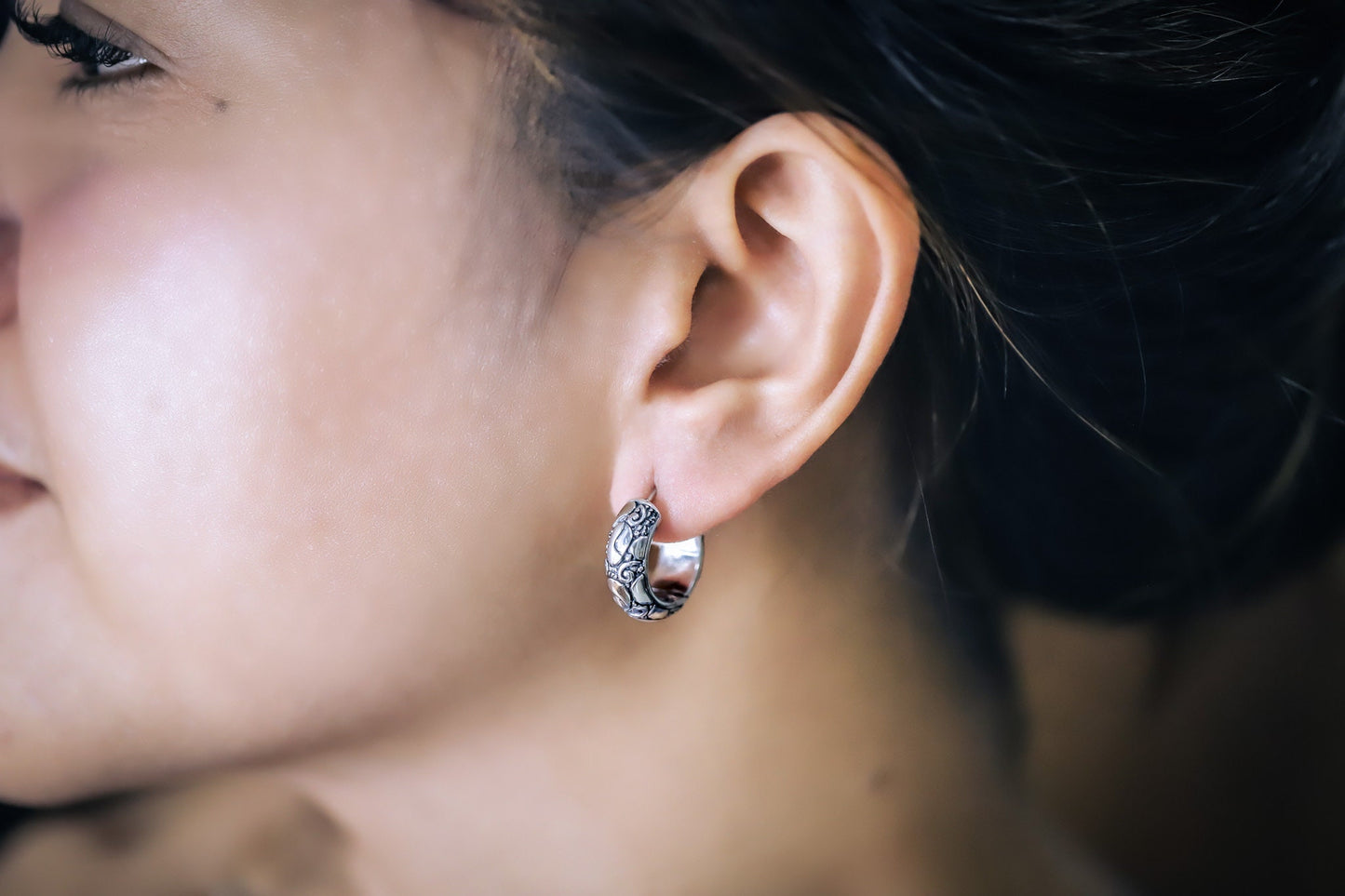 Earrings Hoop 925 sterling silver decorated with rock ornament art and push back closure for women
