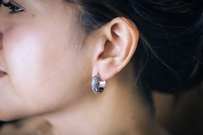 Earrings Hoop 925 sterling silver decorated with rock ornament art and push back closure for women