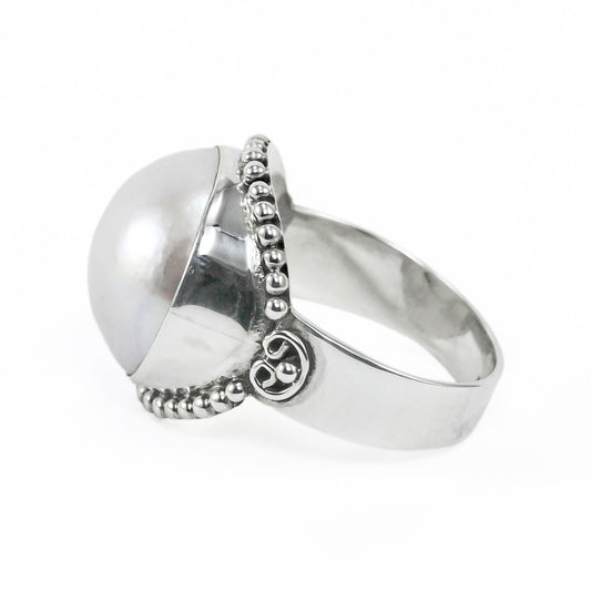White mabe pearl ring set in 925 sterling silver decorated with dot ornament