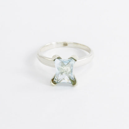 sky Blue Topaz ring set in 925 sterling silver ring, solitaire ring with sky blue topaz