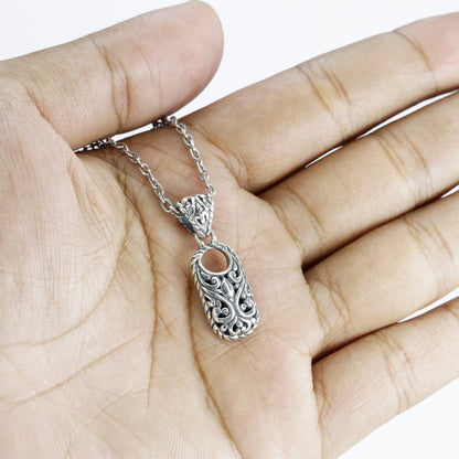 925 sterling silver pendant decorated with filigree ornament front and back