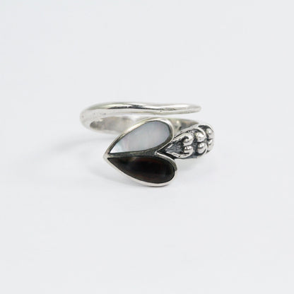 bypass ring 925 sterling silver decorated with natural black and white shell heart shape