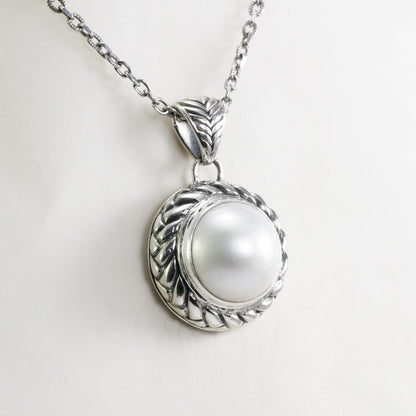 white mabe pearl pendant necklace 14 mm in 925 sterling silver decorated with cable ornament,