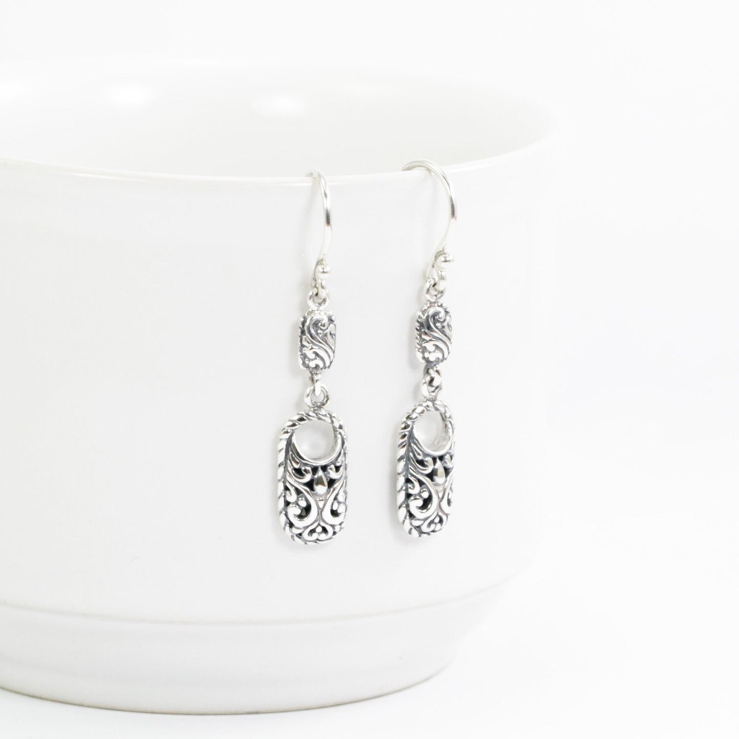 925 sterling silver earrings decorated with swirl filigree