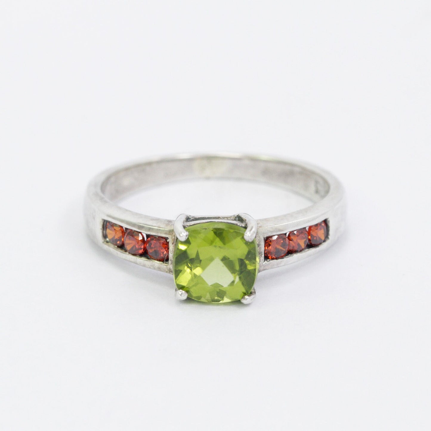 peridot ring  sterling silver decorated with red garnet solitaire style