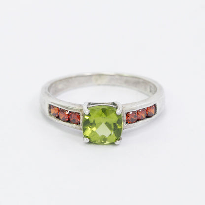 peridot ring  sterling silver decorated with red garnet solitaire style