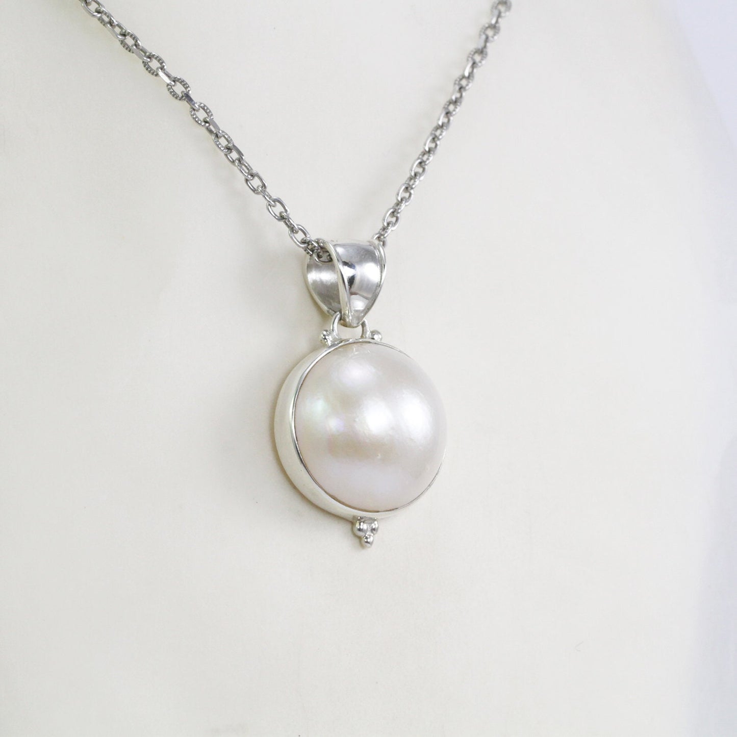 white Mabe pearl pendant 16 mm round 925 sterling silver bezel set