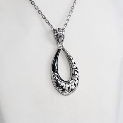 Tear drop pendant 925 sterling silver decorated with swirl filigree ornament and natural black shell