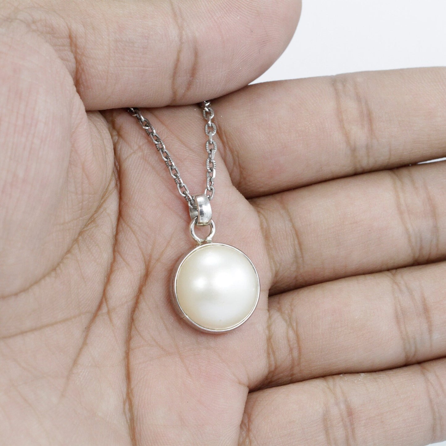 round white Mabe pearl set in 925 sterling silver pendant 15 mm round
