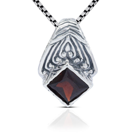 garnet pendant 925 sterling silver decorated with beautiful swirl filigree ornament