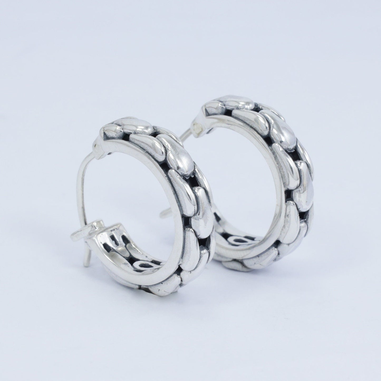 silver hoop earrings 925 sterling silver decorated with Rollo chain ornament and push back closure