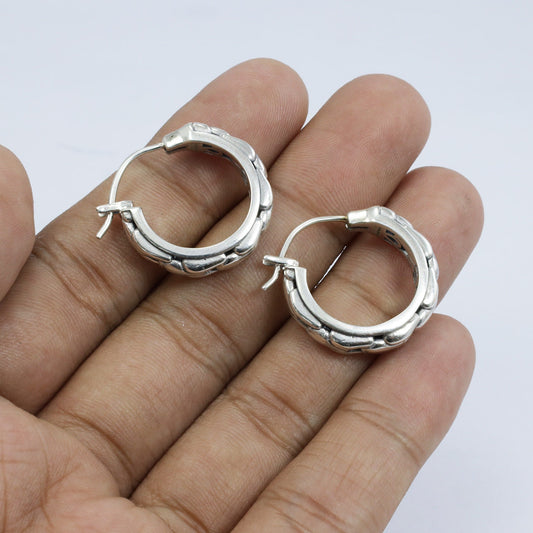 silver hoop earrings 925 sterling silver decorated with Rollo chain ornament and push back closure