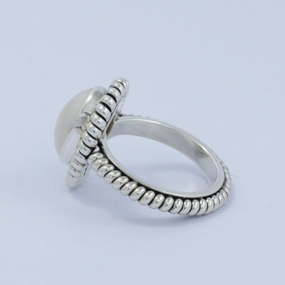 Oval pearl ring 925 sterling silver decorated with cable rope edge and 18k Yellow gold
