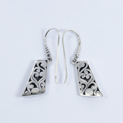 925 sterling silver earrings drop decorated with Bali traditional motif and antique finishing