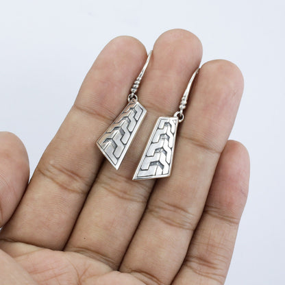 925 sterling silver earrings drop decorated with Bali traditional motif and antique finishing