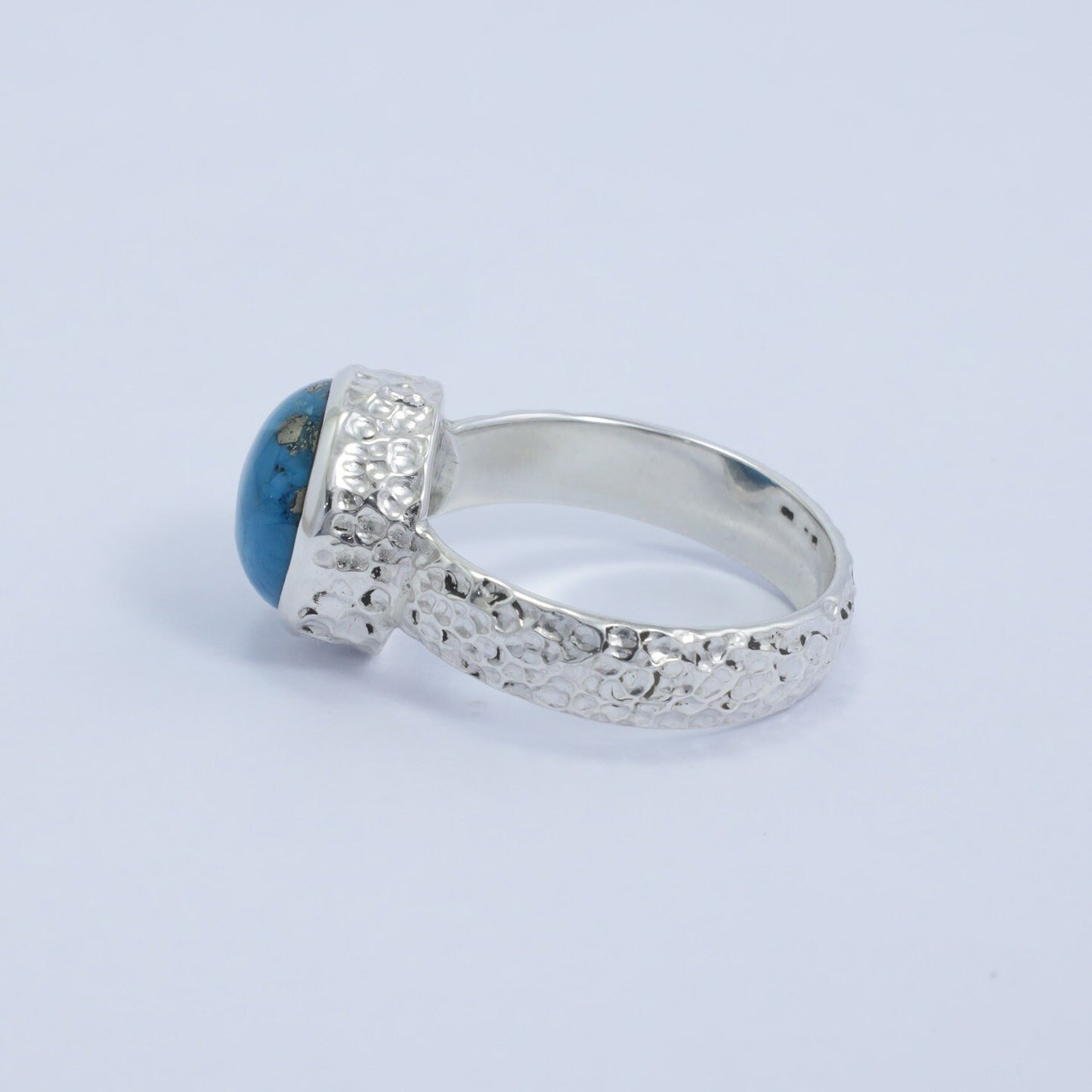 blue turquoise ring 925 sterling silver for women decorated with hummer style finishing