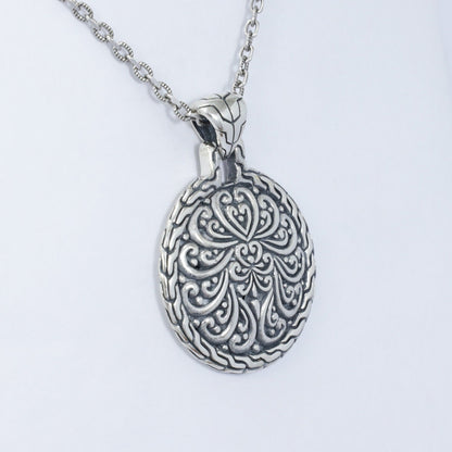 round pendant 925 sterling silver decorated with Bali inspired filigree ornament