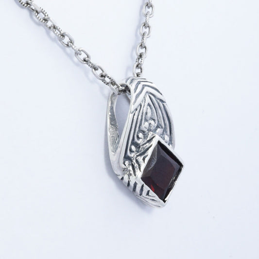 garnet pendant 925 sterling silver decorated with beautiful swirl filigree ornament