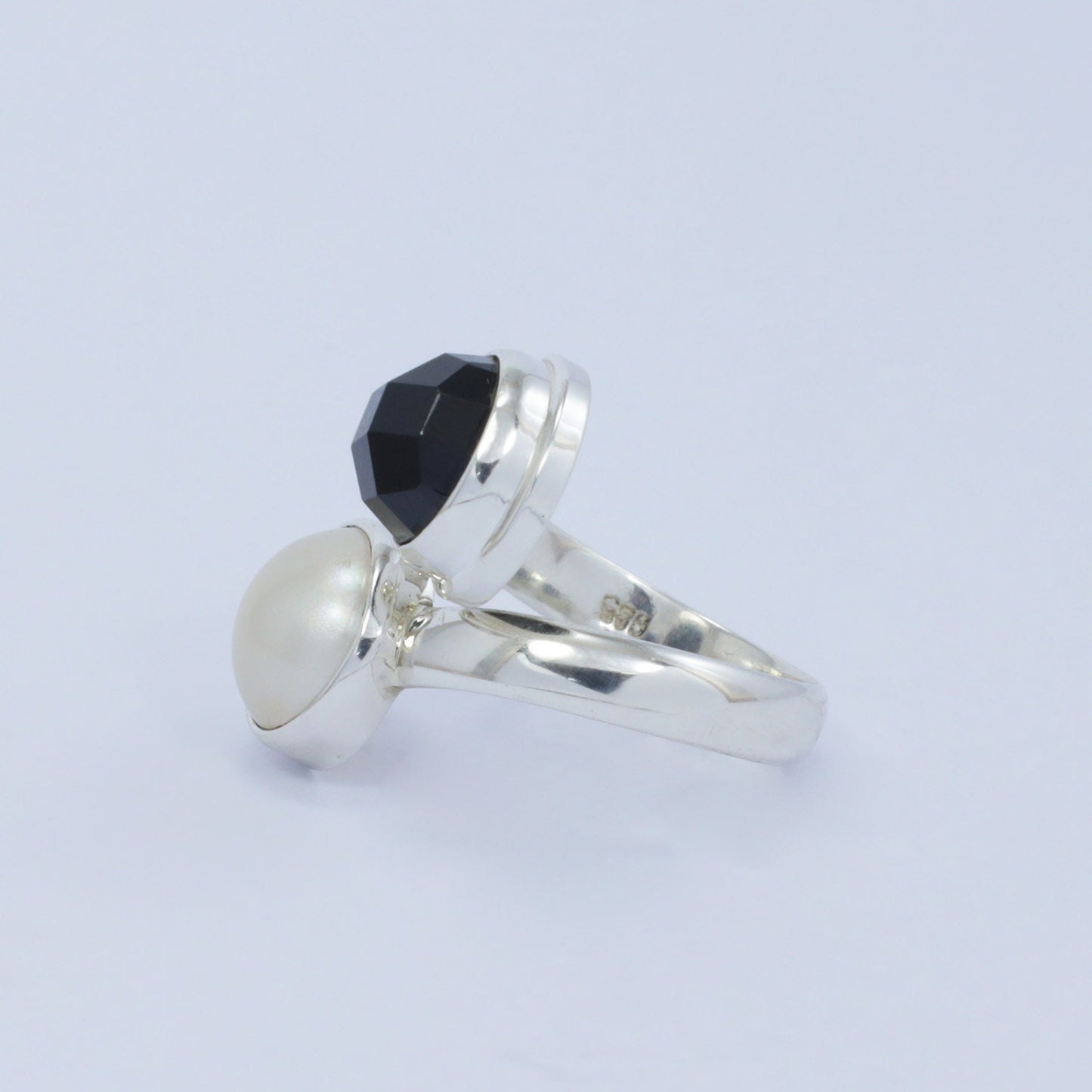 black and with ring 925 sterling silver bypass style bezel set genuine white mabe pearl and natural onyx