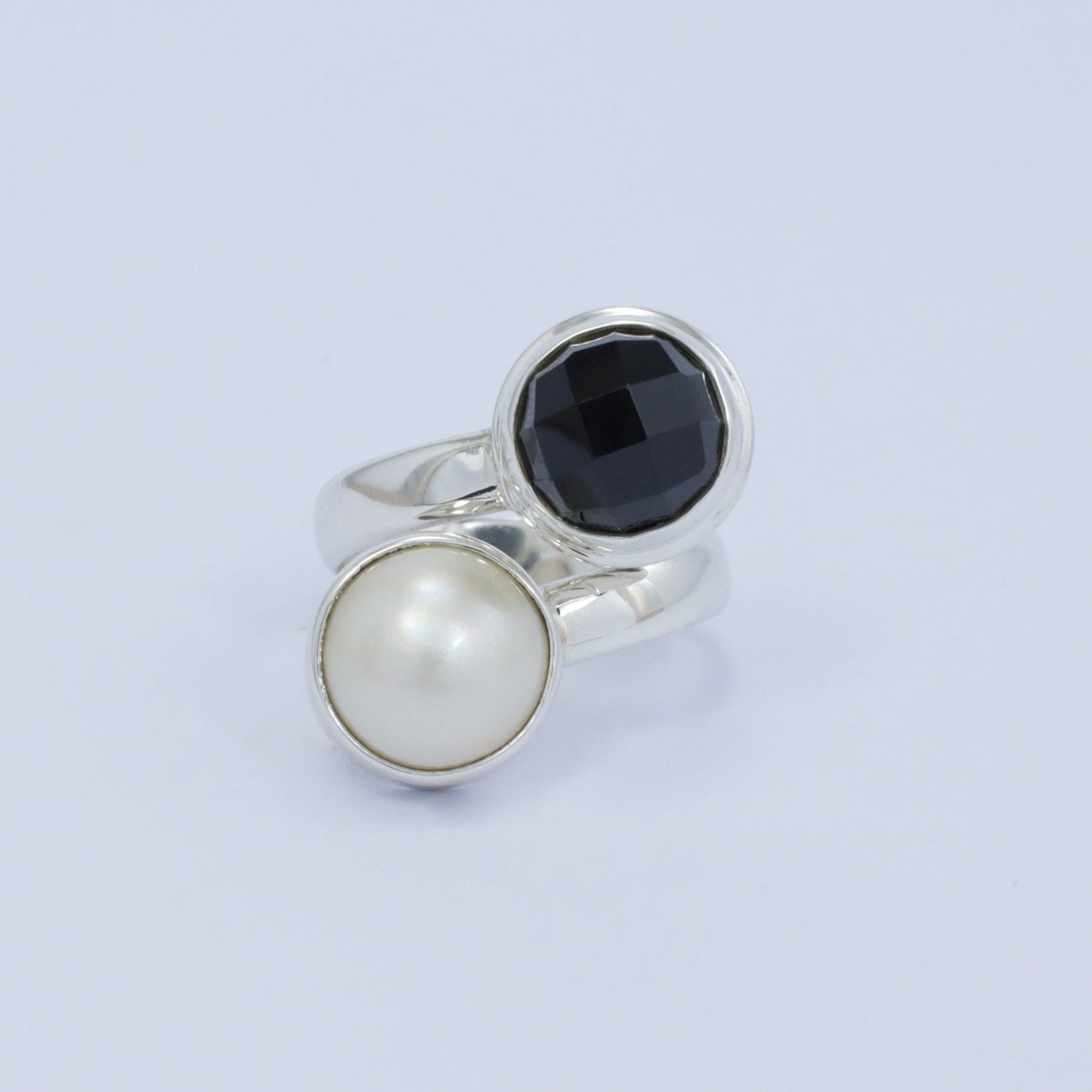 black and with ring 925 sterling silver bypass style bezel set genuine white mabe pearl and natural onyx