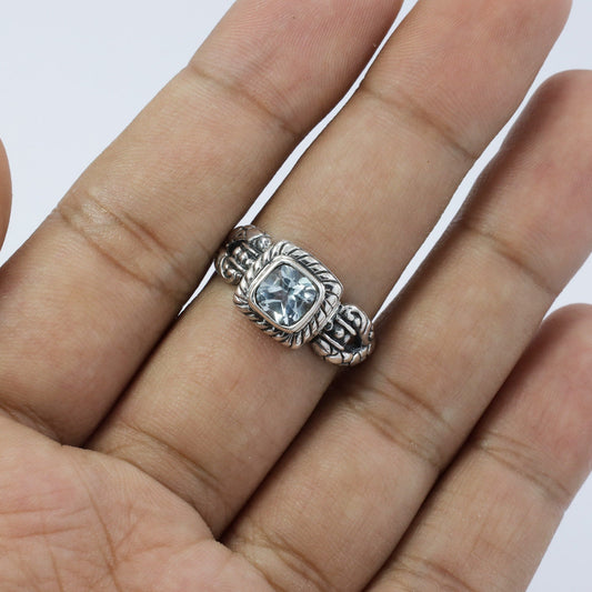 square ring with genuine blue topaz set in 925 sterling silver decorated with cable ornament
