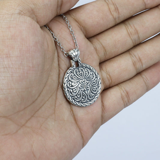 round pendant 925 sterling silver decorated with Bali inspired filigree ornament