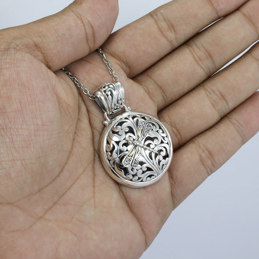 Round pendant 925 sterling silver decorated with Bali inspired filigree and 18K yellow gold dragonfly