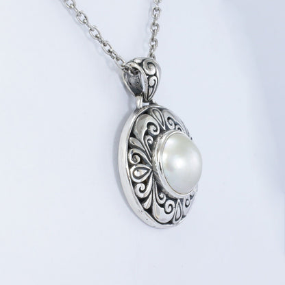 Round pendant 925 sterling silver with genuine white mabe pearl decorated with swirl filigree Bali inspired