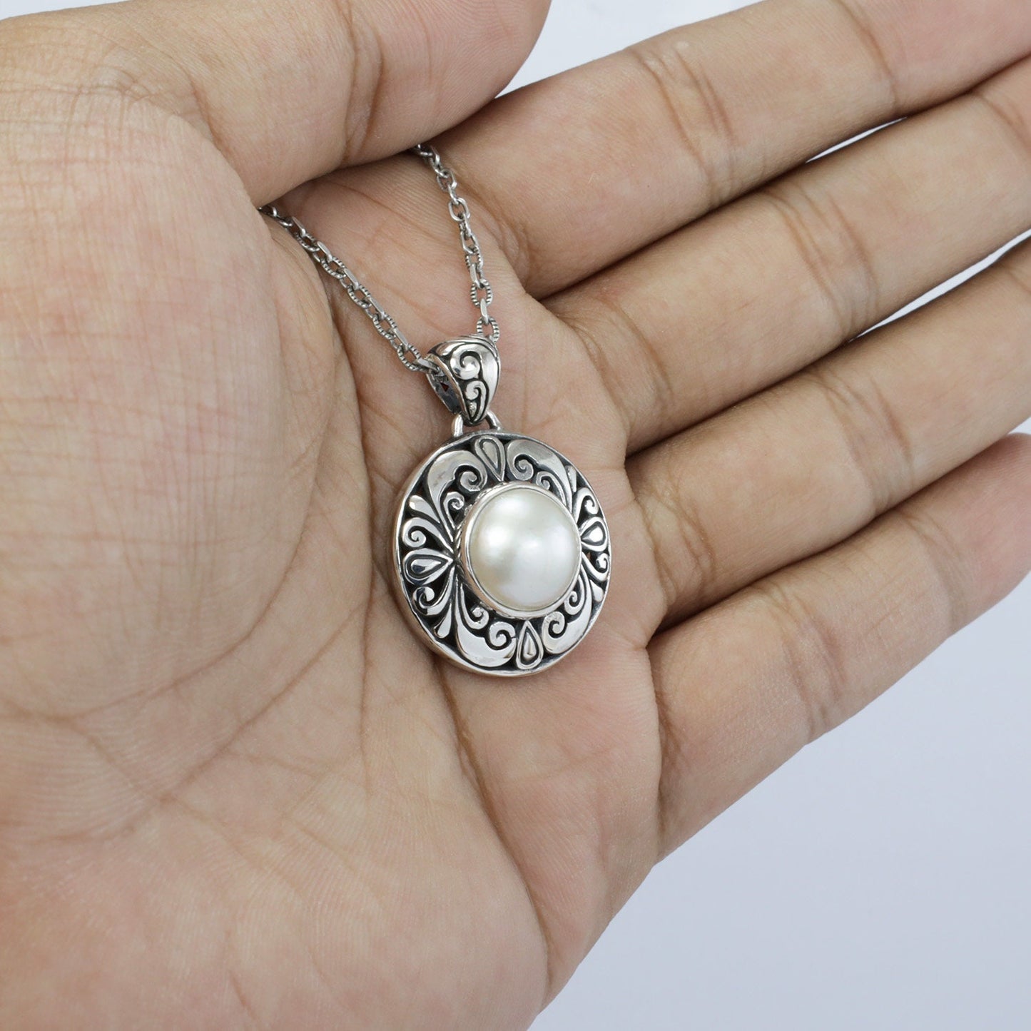 Round pendant 925 sterling silver with genuine white mabe pearl decorated with swirl filigree Bali inspired