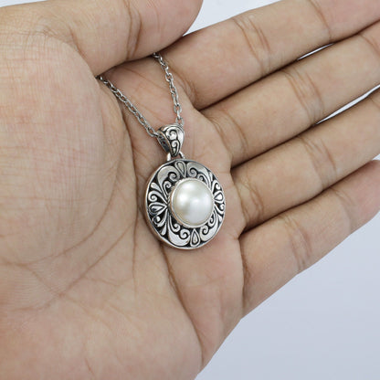Round pendant 925 sterling silver with genuine white mabe pearl decorated with swirl filigree Bali inspired