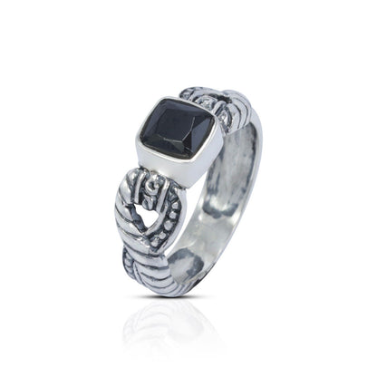 Onyx ring 925 sterling silver decorated with with cable style ornament