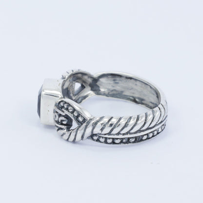 Onyx ring 925 sterling silver decorated with with cable style ornament