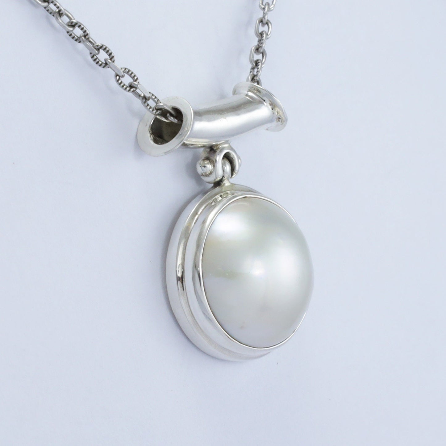 Round mabe pearl pendant 925 sterling silver with bezel set and high polish finishing